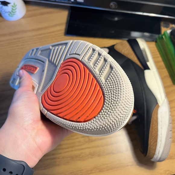 Jordan 3 Desert Elephant Size 10 - Picture 5 of 7